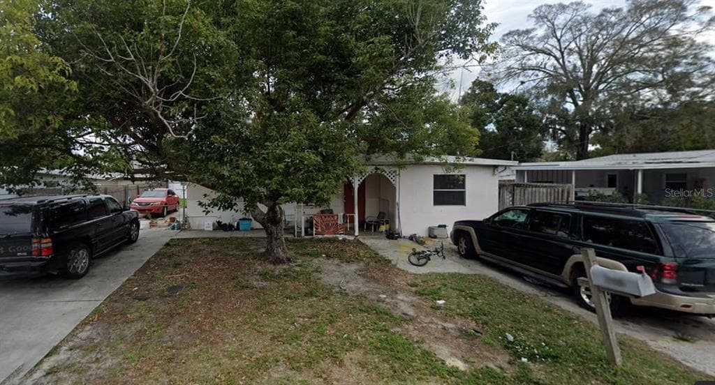 2106 CALUSA TRAIL HOLIDAY, FL 34690