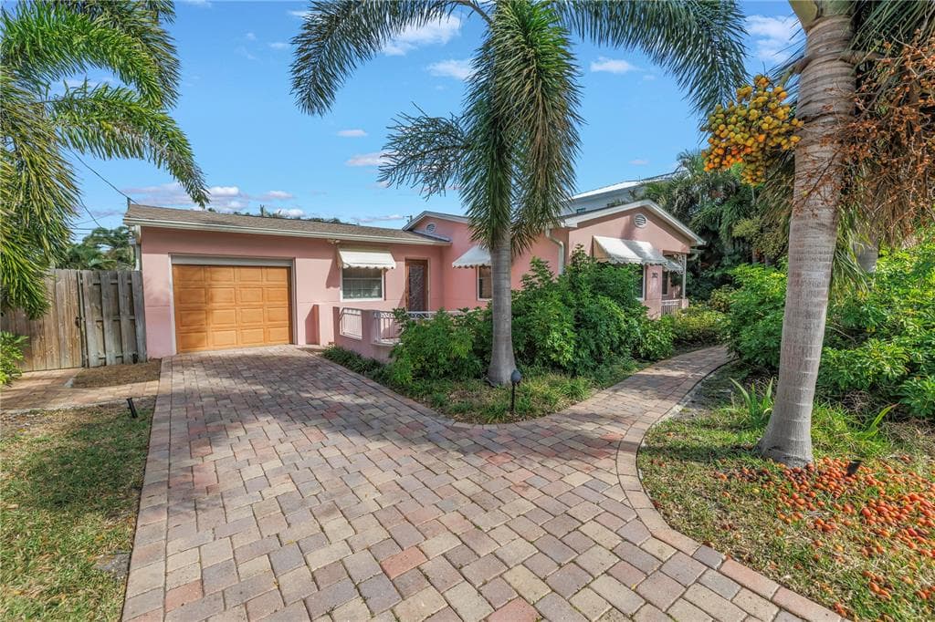 282 CATALAN BOULEVARD NE ST PETERSBURG, FL 33704