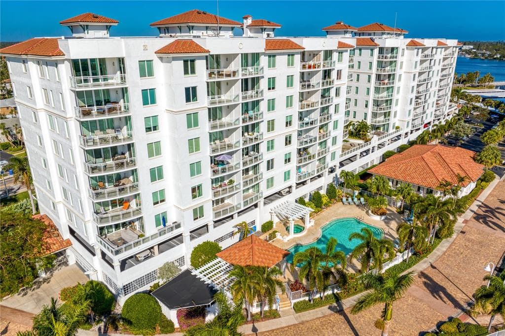1325 SNELL ISLE BOULEVARD NE UNIT 301 ST PETERSBURG, FL 33704