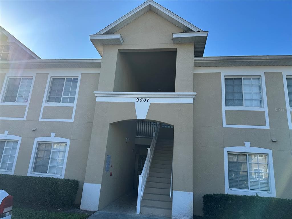 9507 AMBERDALE COURT UNIT 201 RIVERVIEW, FL 33578