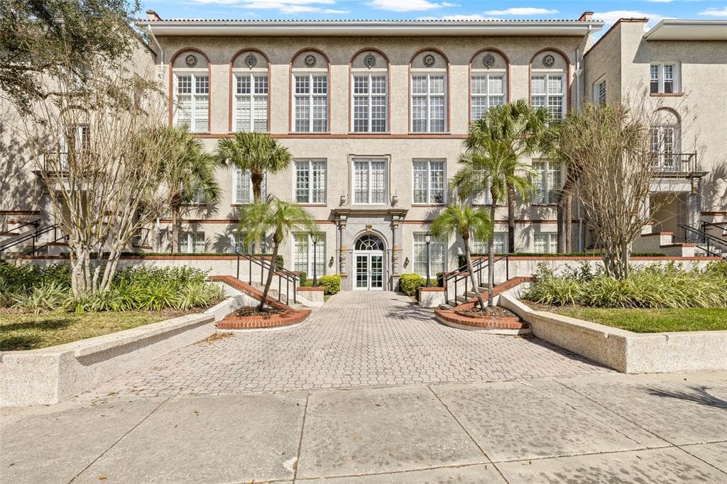 701 MIRROR LAKE DRIVE N UNIT 216 ST PETERSBURG, FL 33701