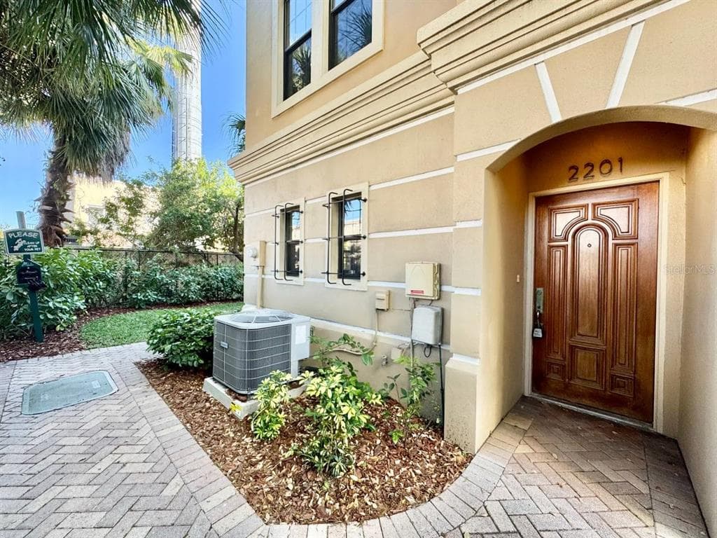 2201 SOHO BAY COURT TAMPA, FL 33606