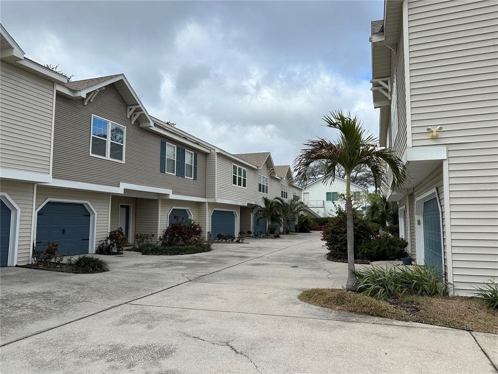 2900 W AZEELE STREET UNIT H TAMPA, FL 33609