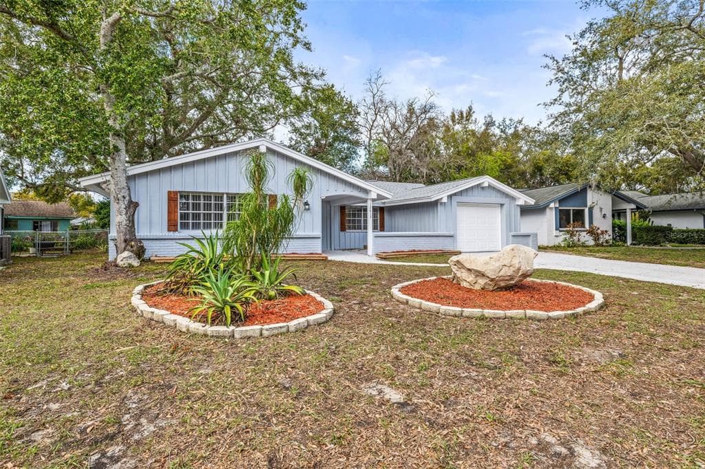 12613 BLACKBERRY ROW HUDSON, FL 34667