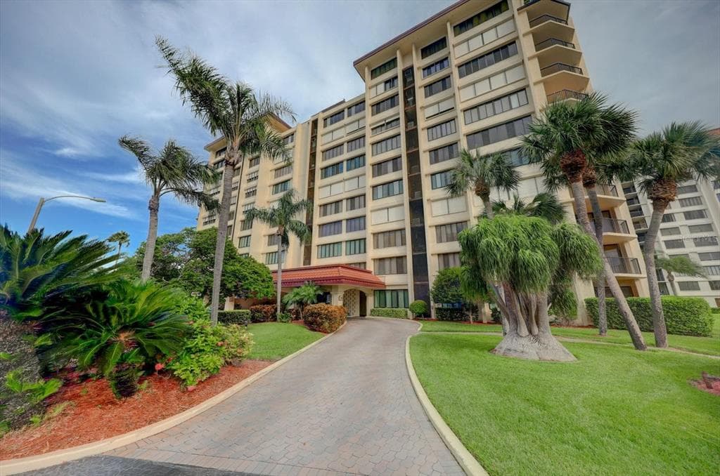 700 ISLAND WAY UNIT 404 CLEARWATER BEACH, FL 33767
