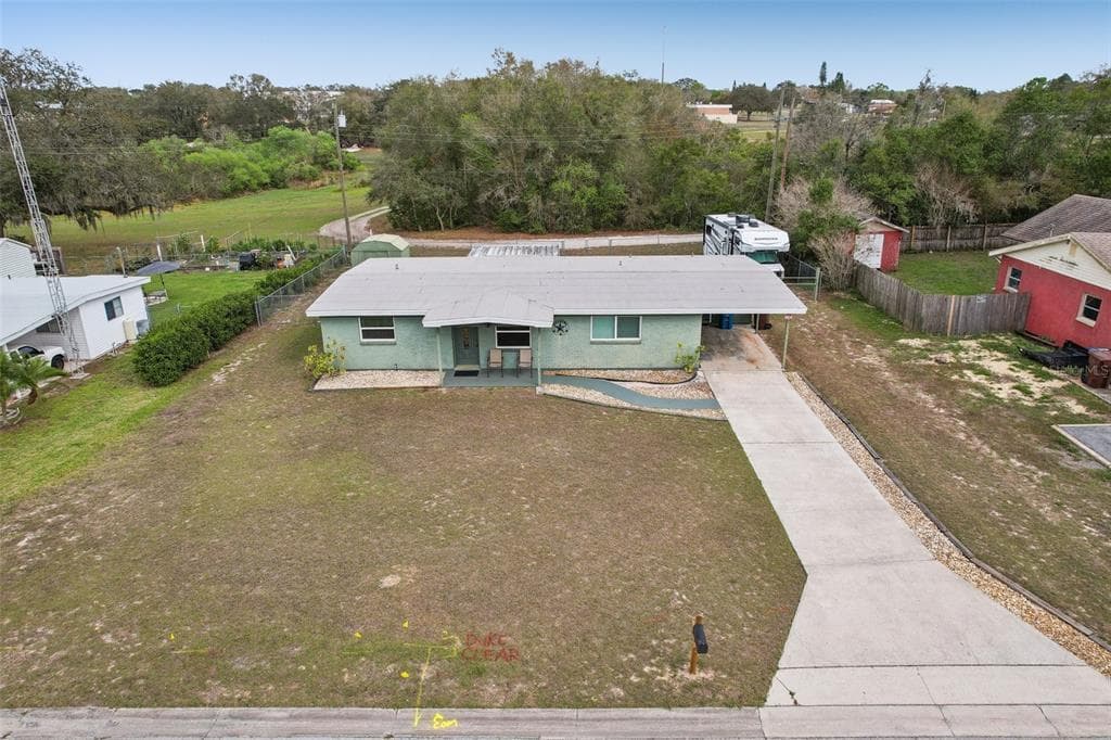 848 CASSELBERRY DRIVE LAKE WALES, FL 33853