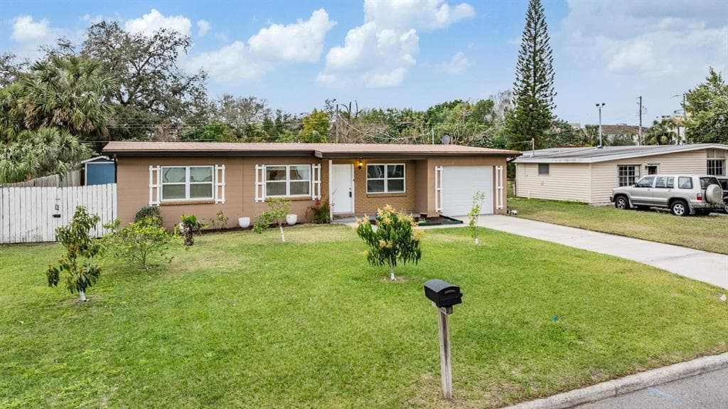 8724 N RENFREW PLACE TAMPA, FL 33604