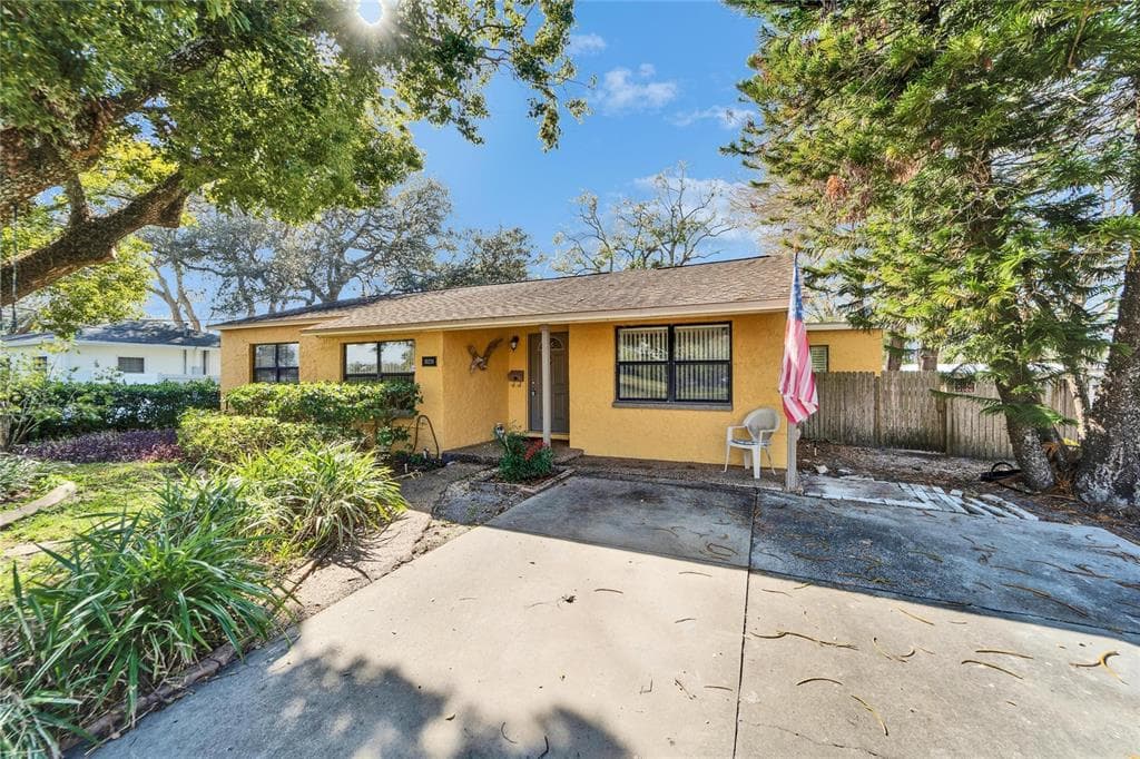 10226 N OAKLEAF AVENUE TAMPA, FL 33612