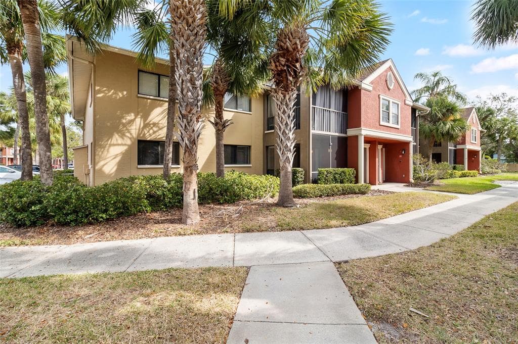 10518 WATERVIEW COURT UNIT 10518 TAMPA, FL 33615