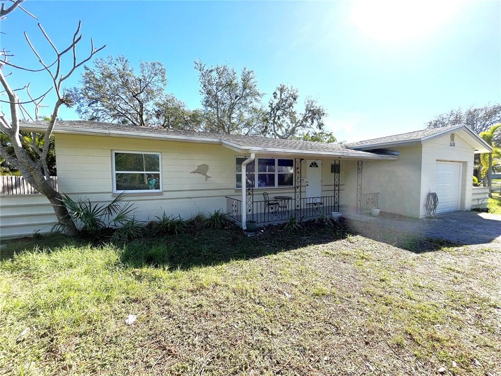 1670 MASSACHUSETTES AVENUE NE ST PETERSBURG, FL 33703