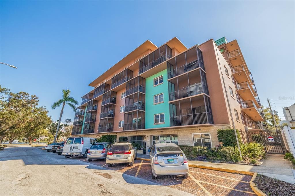 750 BURLINGTON AVENUE N UNIT 2H ST PETERSBURG, FL 33701