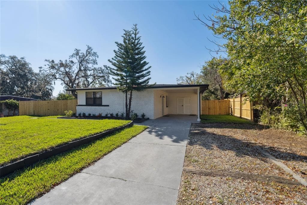 205 MISSION HILLS AVENUE TEMPLE TERRACE, FL 33617