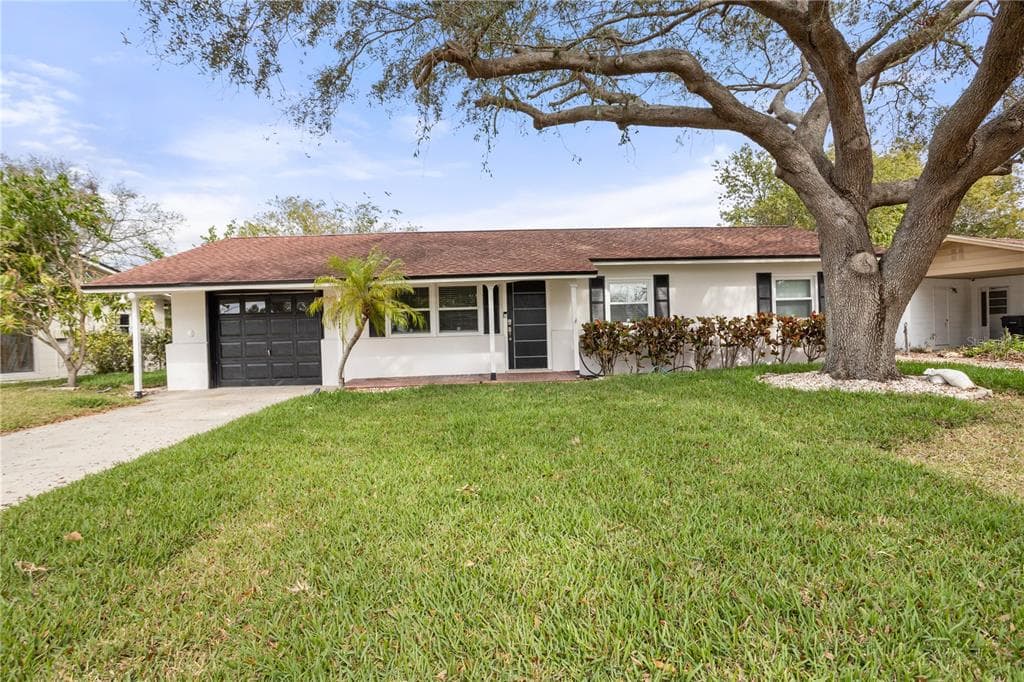 8611 DRIFTWOOD DRIVE TAMPA, FL 33615