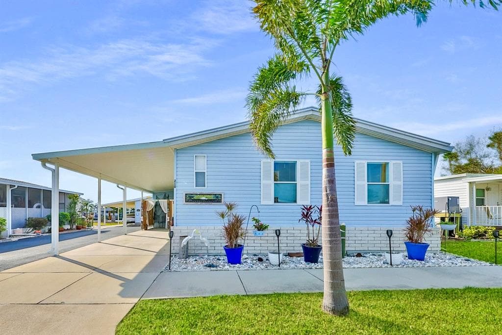 210 MOUNT PINEY AVENUE NE UNIT 272 ST PETERSBURG, FL 33702