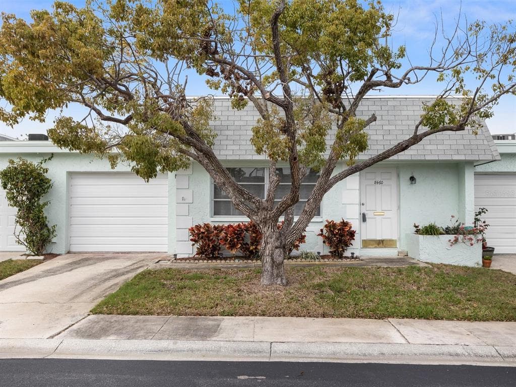 8460 CALAIS N UNIT 8460 PINELLAS PARK, FL 33781