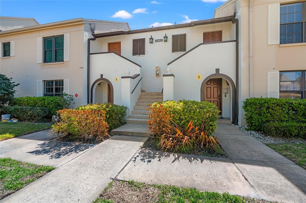 2462 KINGFISHER LANE UNIT J203 CLEARWATER, FL 33762