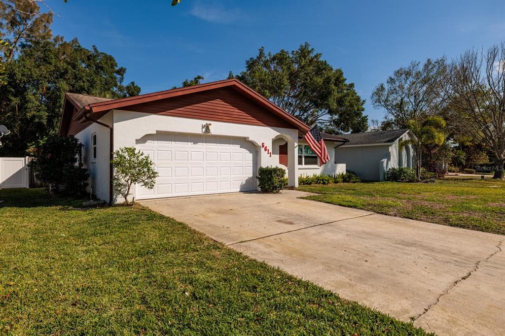 5611 VENETIAN BOULEVARD NE ST PETERSBURG, FL 33703