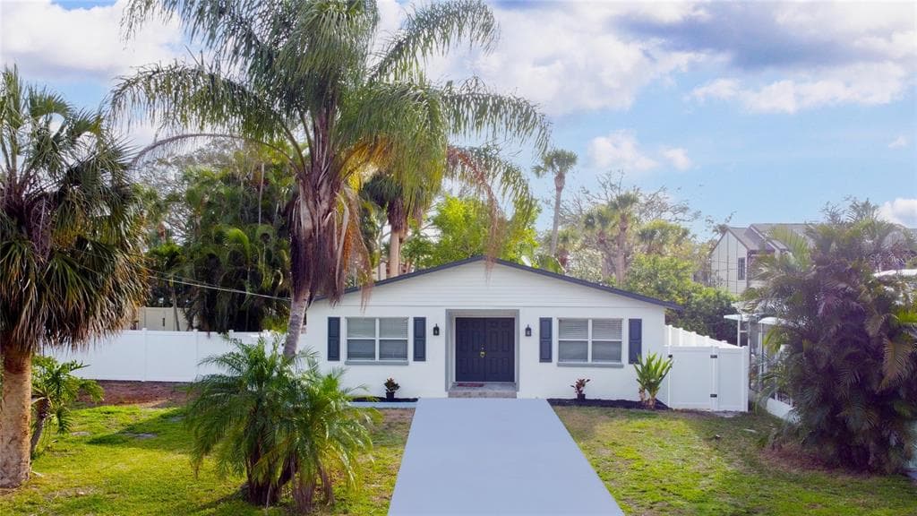 715 VIRGINIA AVE TARPON SPRINGS, FL 34689