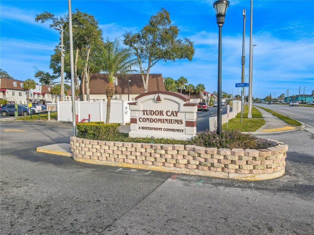 9115 TUDOR DRIVE UNIT E 109 TAMPA, FL 33615
