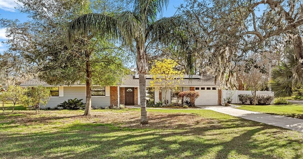8701 ELMDALE PLACE TAMPA, FL 33637