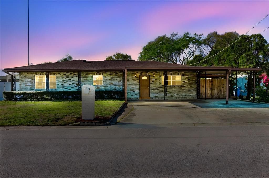 7213 TRINITY PLACE TAMPA, FL 33610