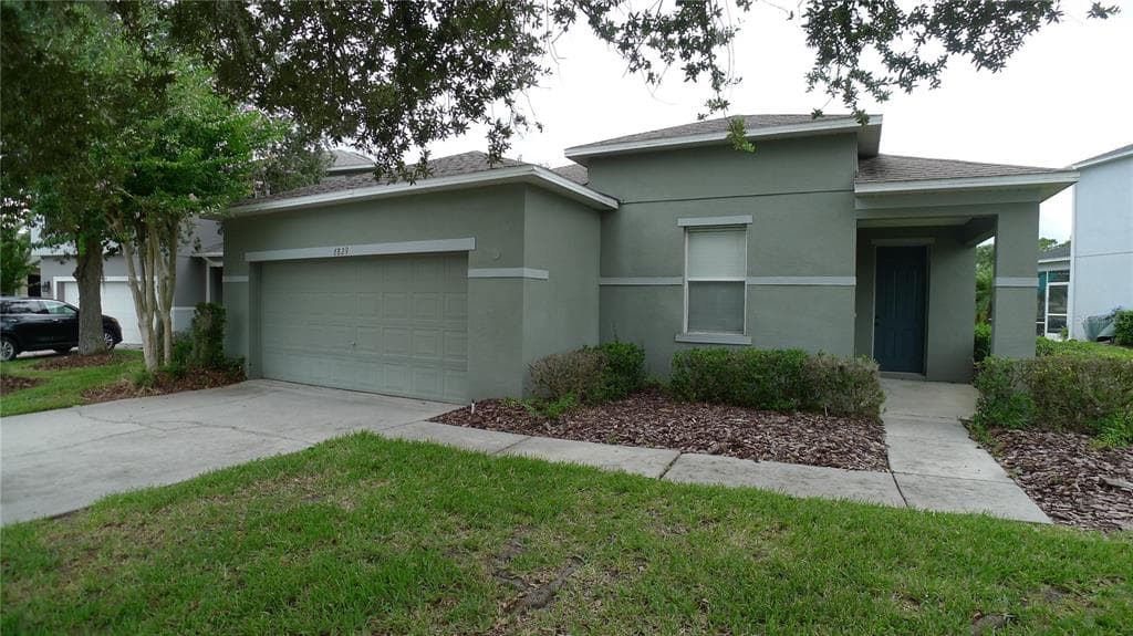 6829 LAKE EAGLEBROOKE DRIVE LAKELAND, FL 33813