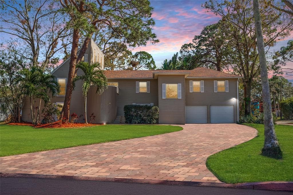 1130 SERPENTINE DRIVE S ST PETERSBURG, FL 33705