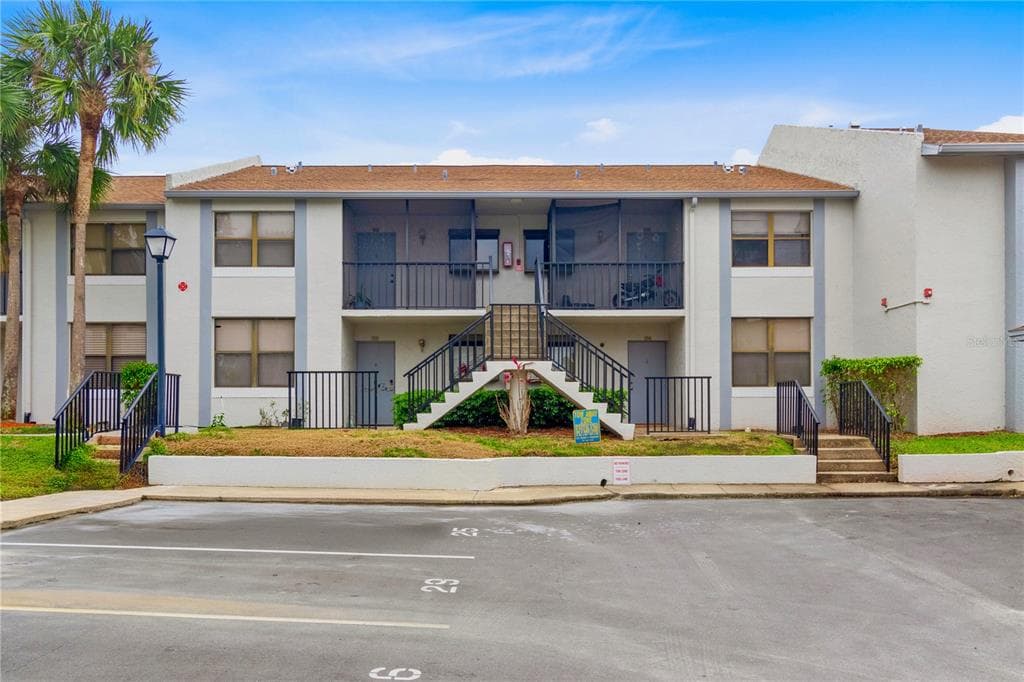 2002 BLUE HAWK COURT UNIT 1724 CLEARWATER, FL 33762