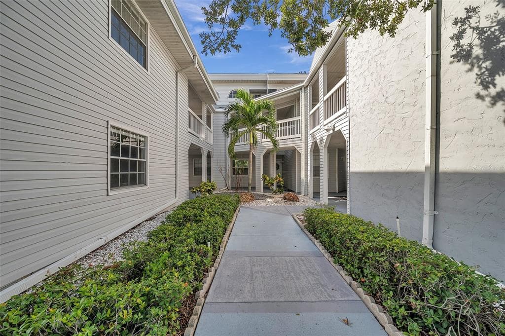 6939 STONES THROW CIRCLE N UNIT 6101 ST PETERSBURG, FL 33710