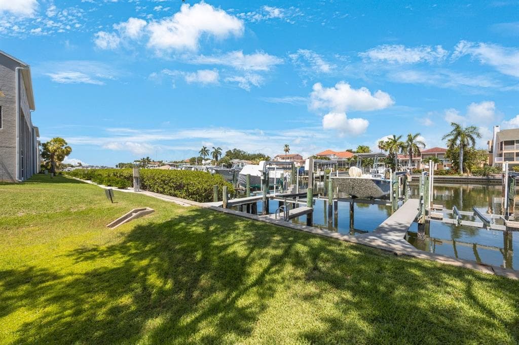 1125 PINELLAS BAYWAY S UNIT 305 ST PETERSBURG, FL 33715