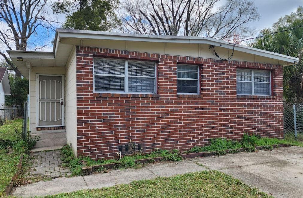 5725 AVENUE B JACKSONVILLE, FL 32209