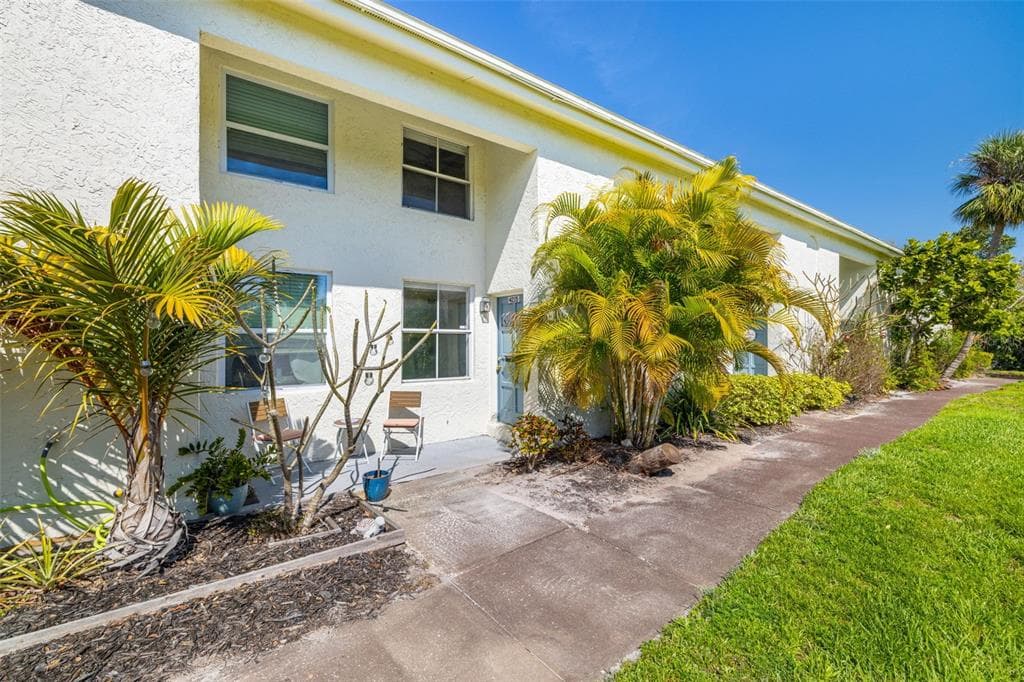 4215 LA SORRENTO COURT TAMPA, FL 33611