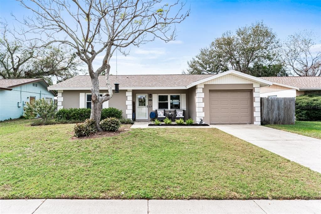 12162 AURORA COURT LARGO, FL 33774