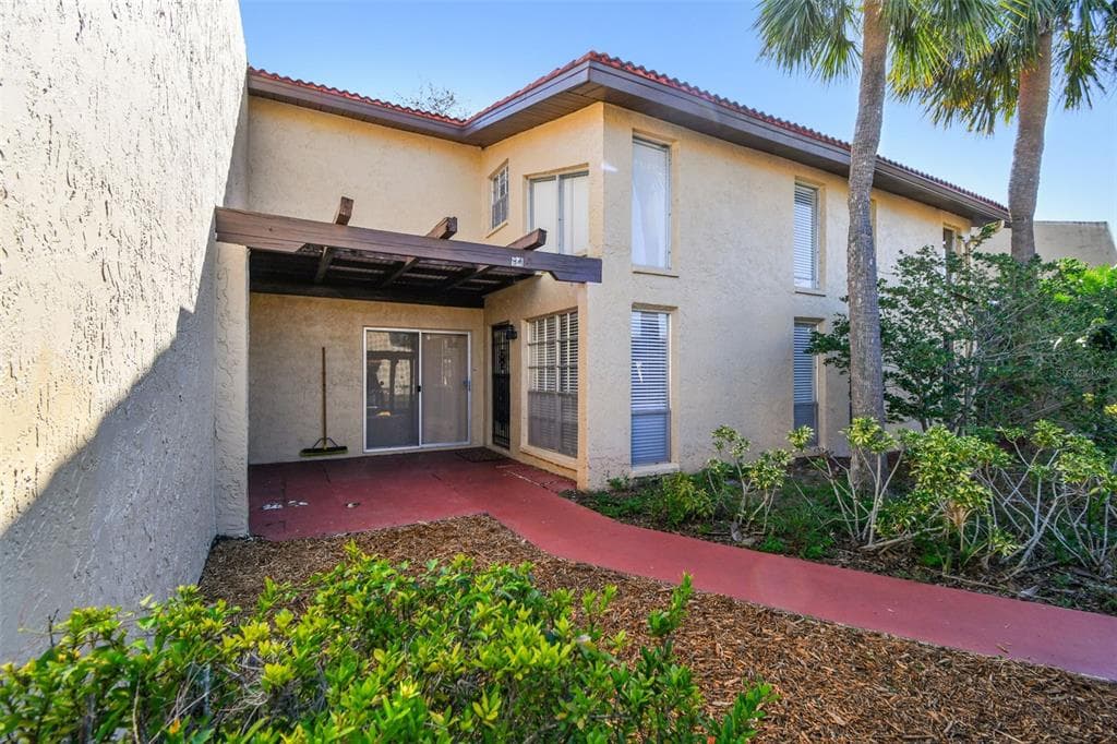 7200 ULMERTON ROAD UNIT B4 LARGO, FL 33771