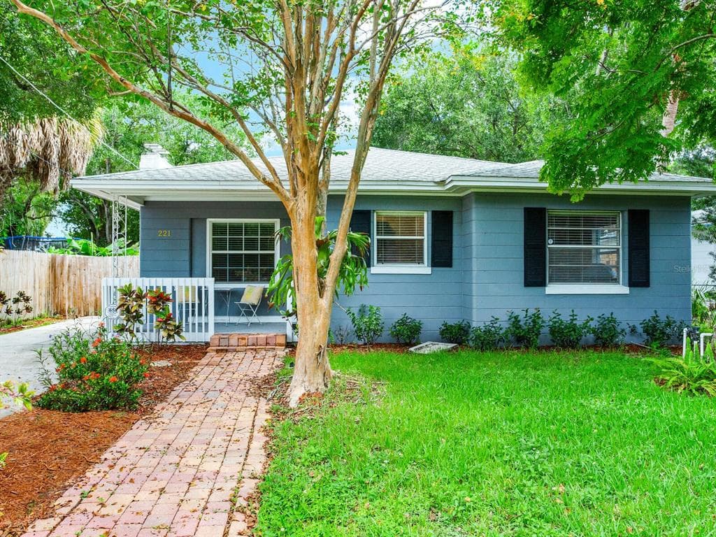 221 N CLEARVIEW AVENUE TAMPA, FL 33609