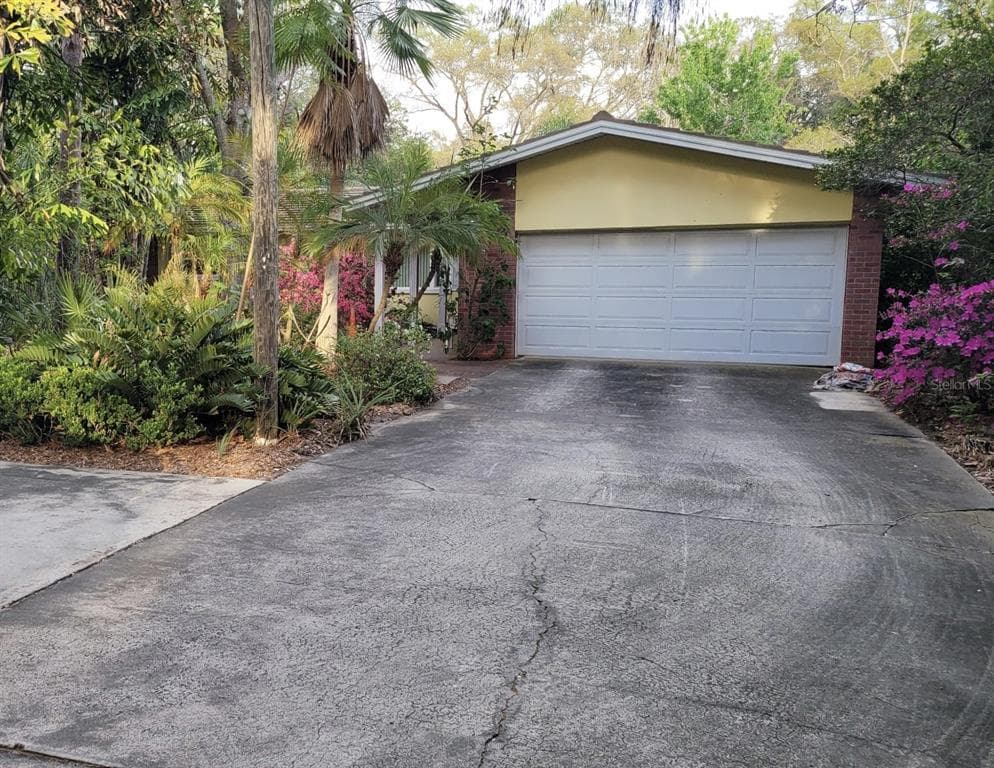2120 BOW LANE SAFETY HARBOR, FL 34695