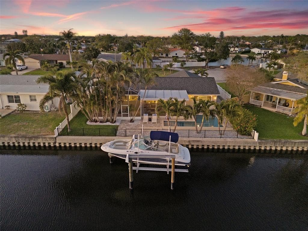 1472 47TH AVENUE NE ST PETERSBURG, FL 33703
