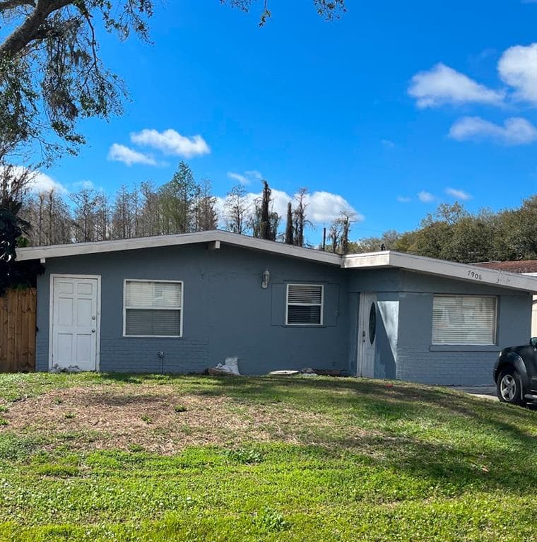 7908 N THATCHER AVENUE TAMPA, FL 33614