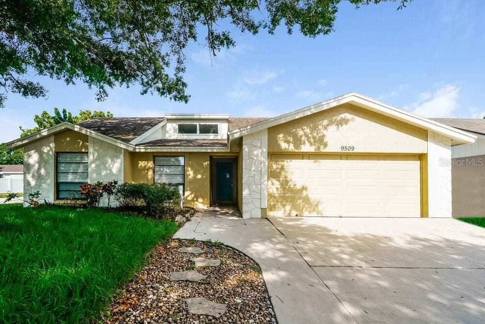 9509 WOODBOROUGH COURT TAMPA, FL 33615