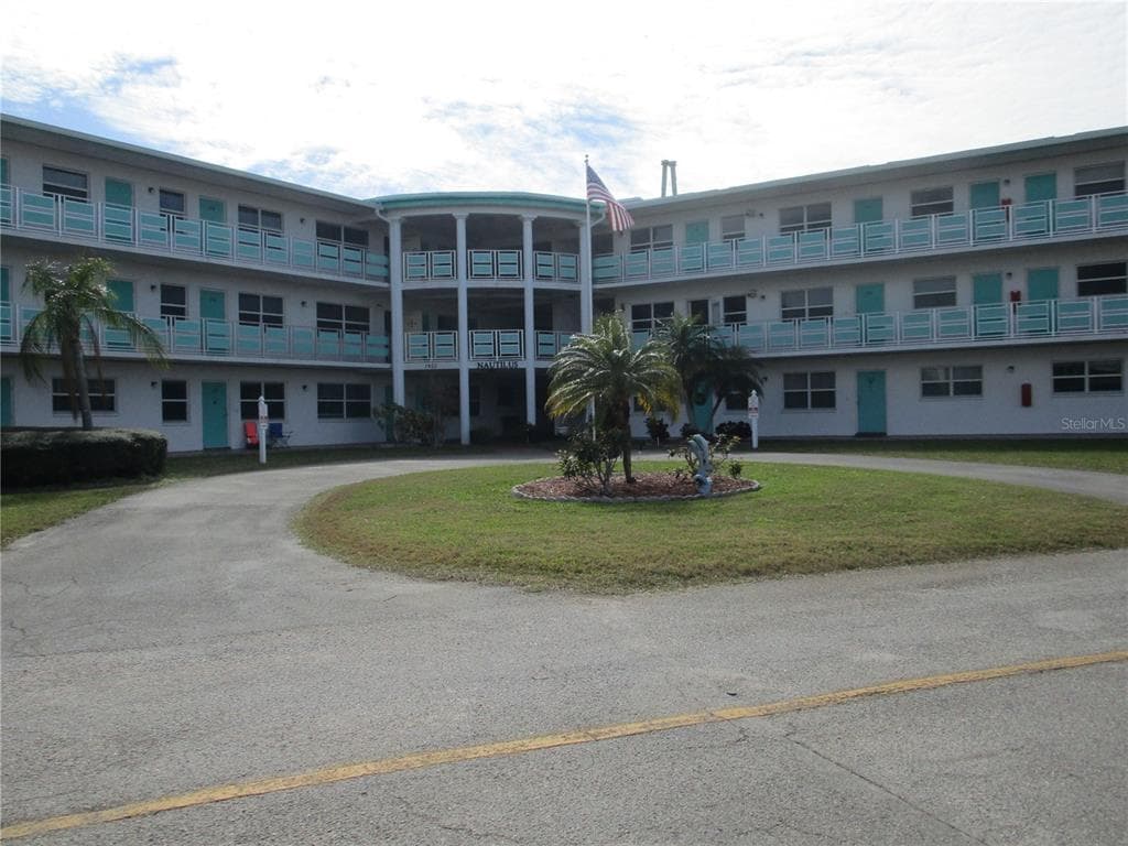 1950 59TH AVENUE N UNIT 212 ST PETERSBURG, FL 33714