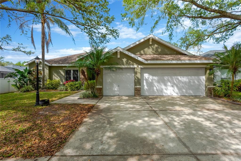 1166 LUMSDEN TRACE CIRCLE VALRICO, FL 33594