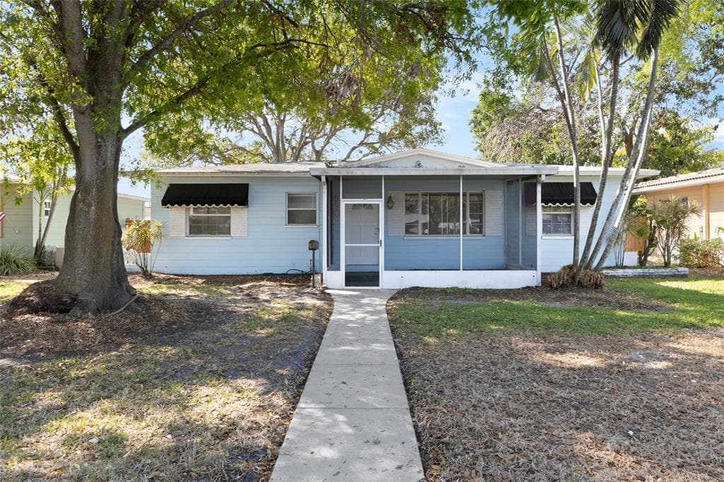 930 40TH AVENUE NE ST PETERSBURG, FL 33703