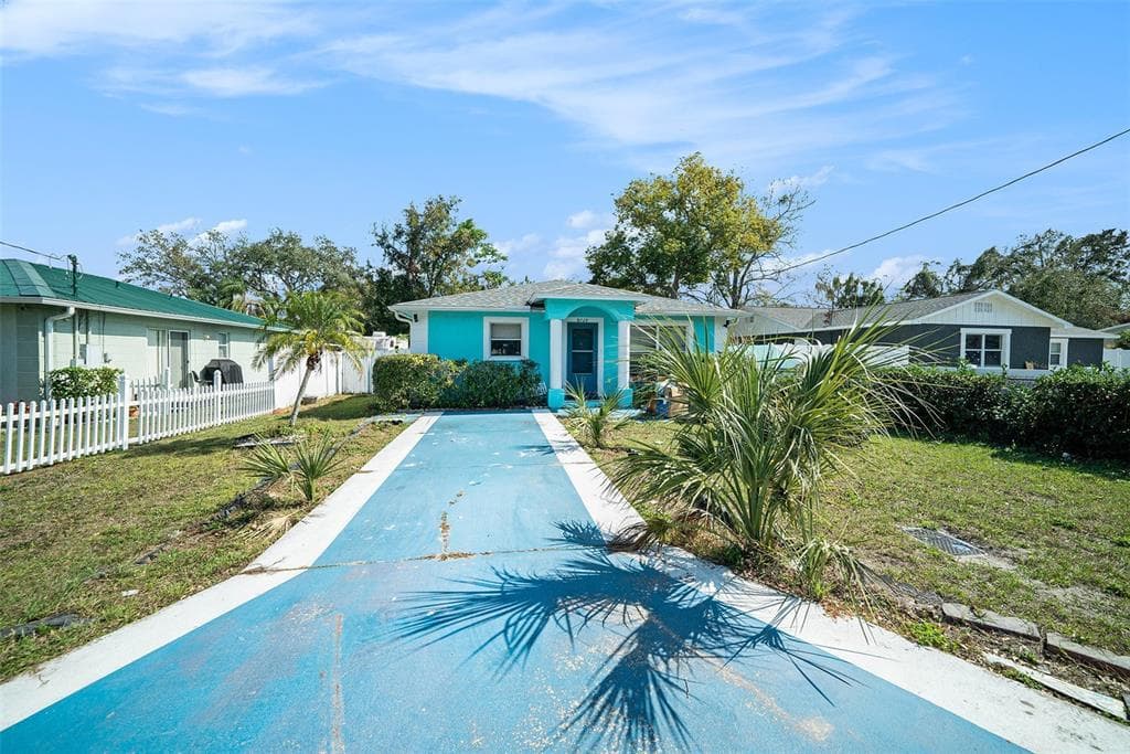 8729 N TANGERINE PLACE TAMPA, FL 33617