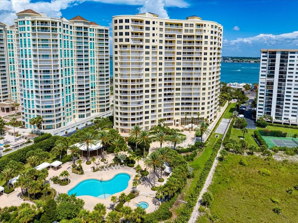 1200 GULF BOULEVARD UNIT 906 CLEARWATER BEACH, FL 33767