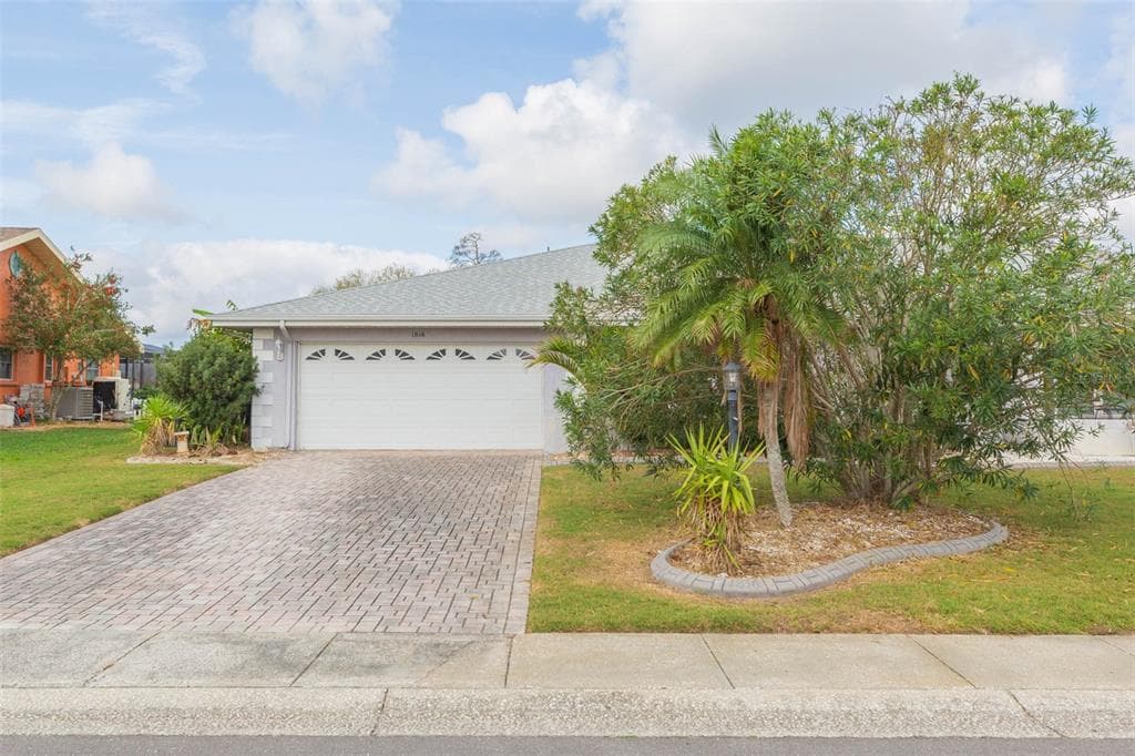 1816 N PEBBLE BEACH BOULEVARD SUN CITY CENTER, FL 33573