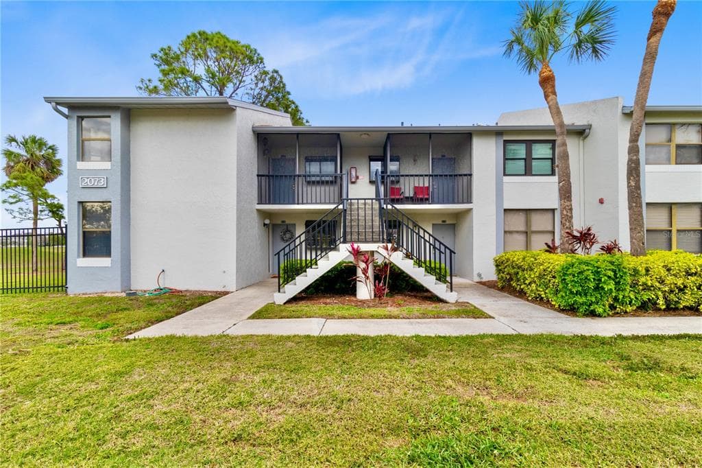 2073 SKIMMER COURT W UNIT 211 CLEARWATER, FL 33762