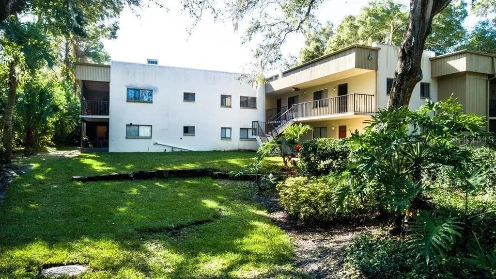3300 FOX CHASE CIRCLE N UNIT 202 PALM HARBOR, FL 34683