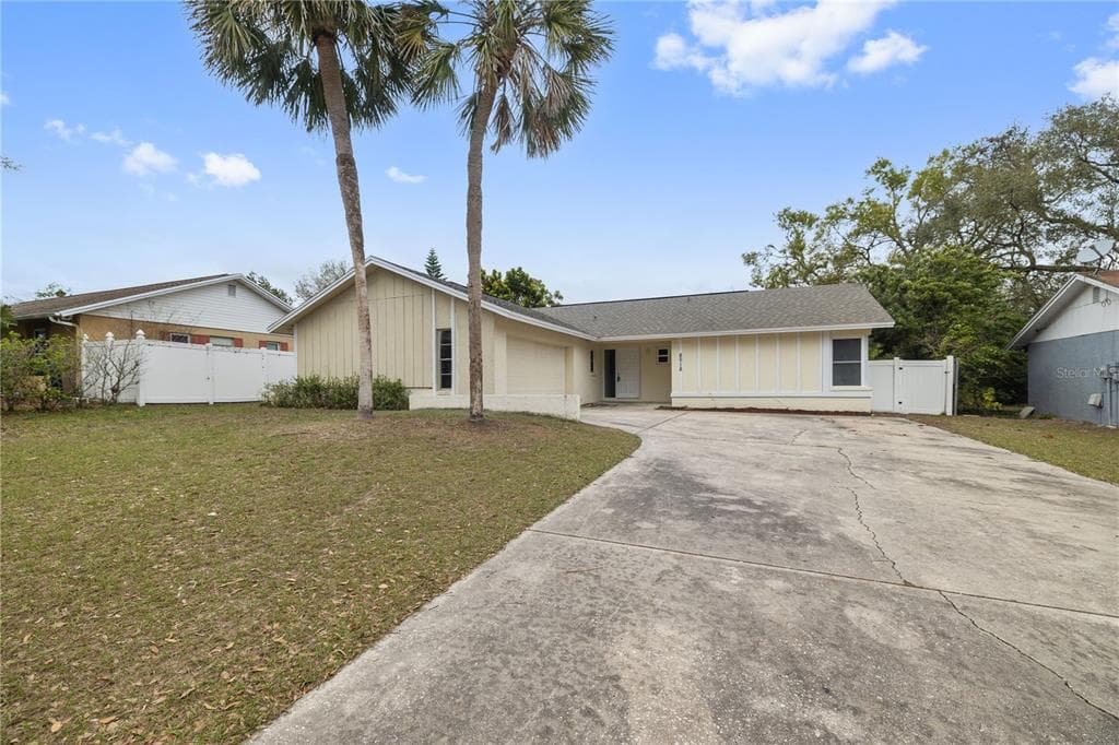 8518 RENALD BOULEVARD TEMPLE TERRACE, FL 33637