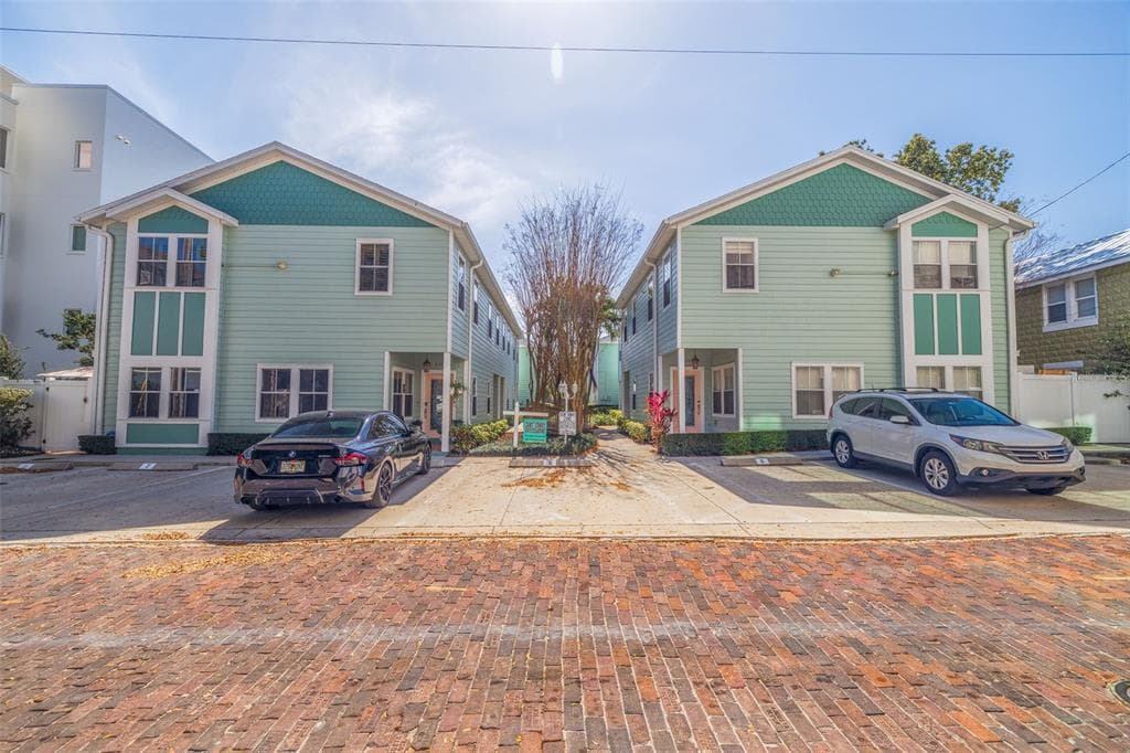 632 CHARLES COURT S ST PETERSBURG, FL 33701