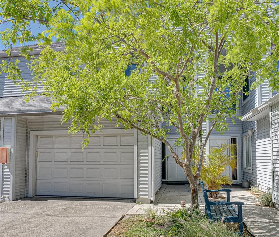 9718 TIFFANY OAKS LANE UNIT 12 TAMPA, FL 33612